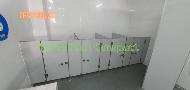 Thi công vách ngăn vệ sinh Compact